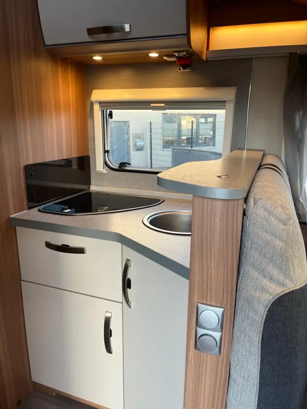 Weinsberg CaraSuite - camper huren bij Zwiep